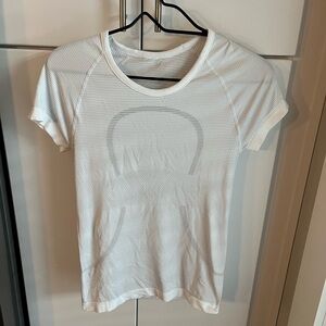 NWOT Lululemon Switly Tech T-Shirt (Size 4)